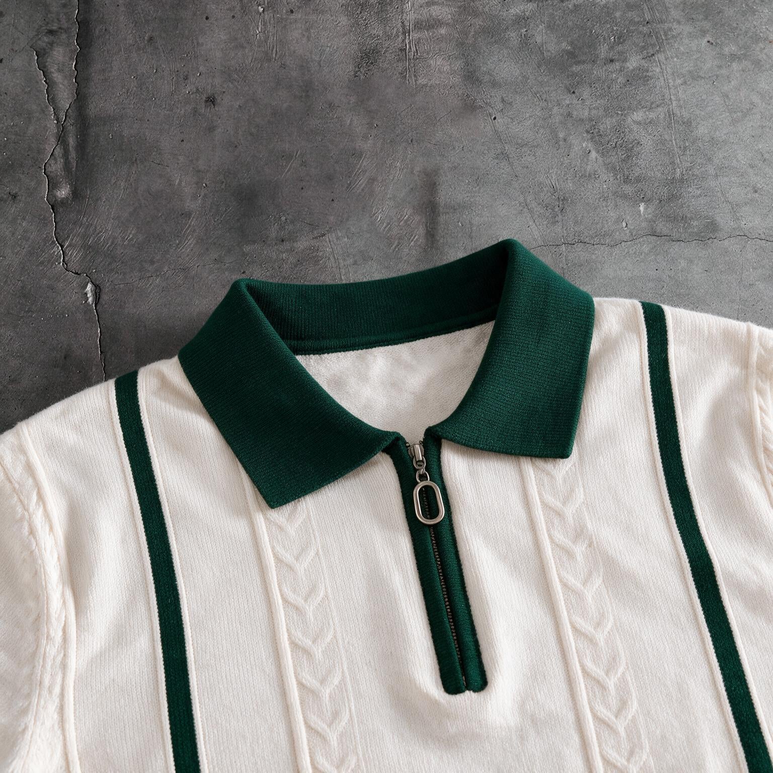 Polo textura verde cierre