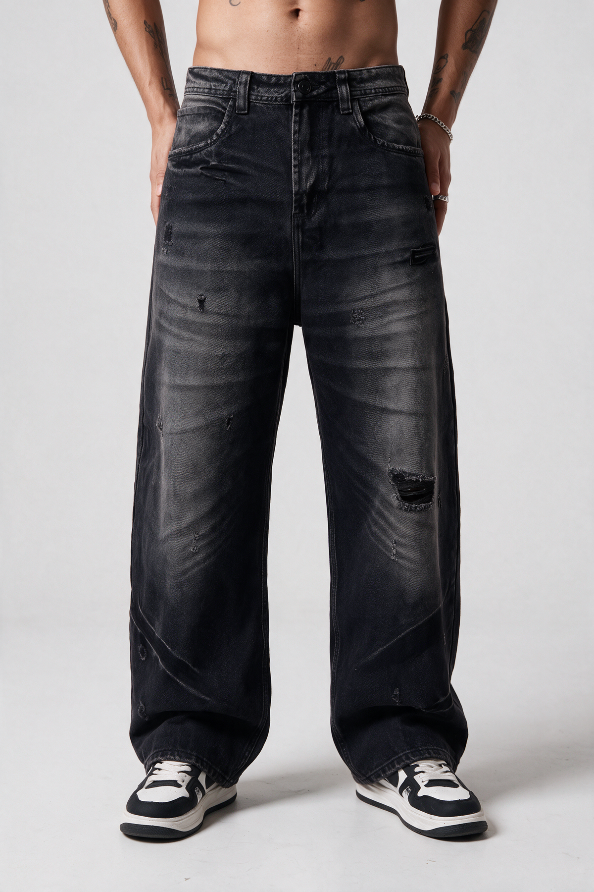 Jean moda ancho bordado dark