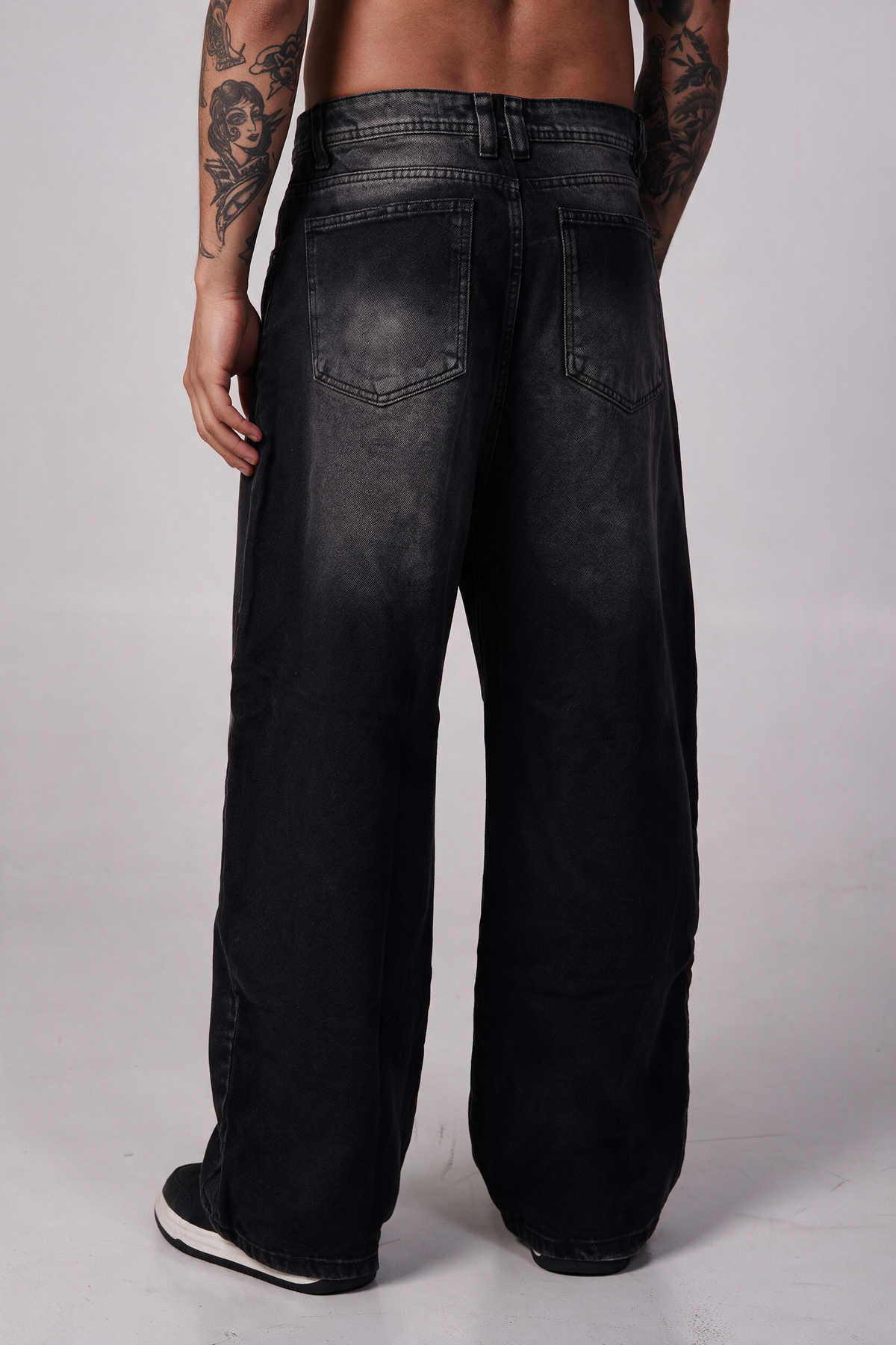 Jean moda ancho bordado dark